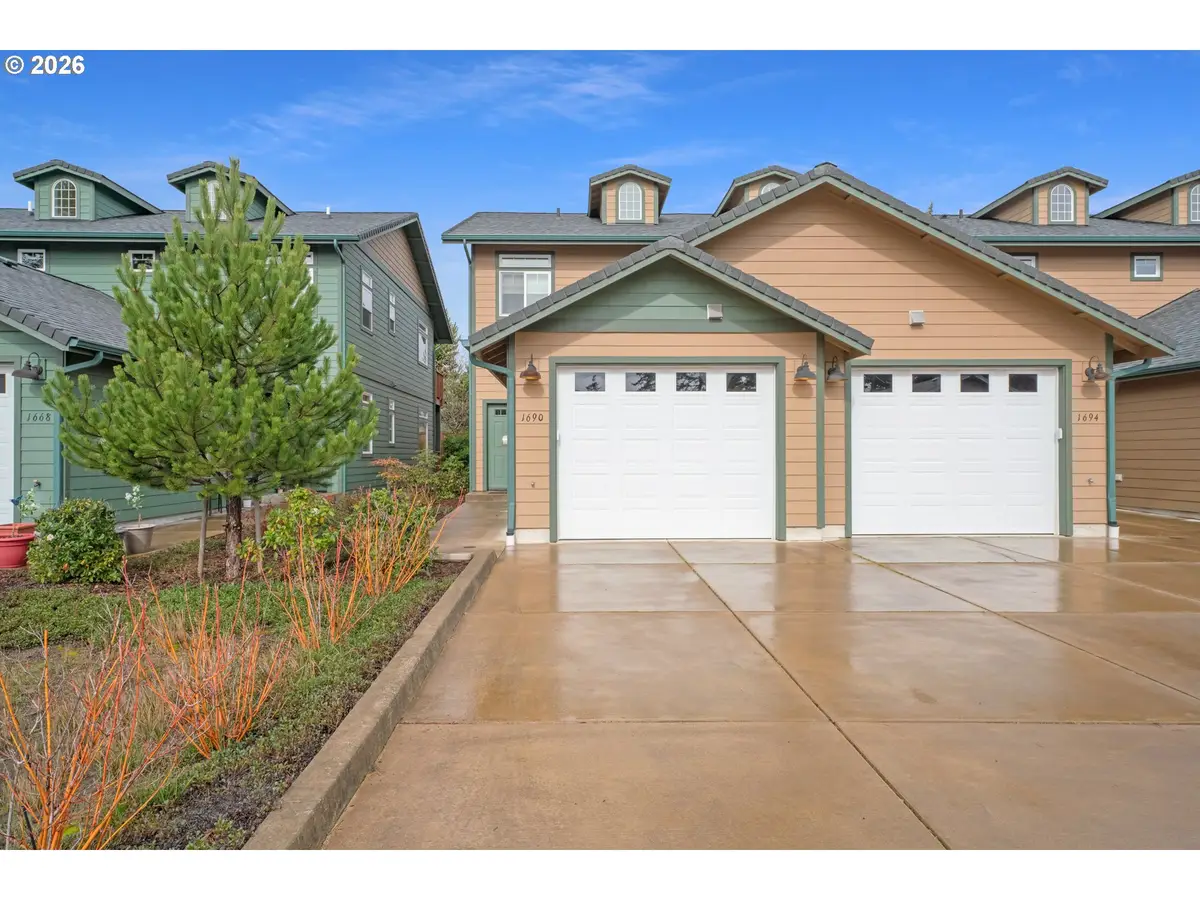 1690 32nd St, Florence, OR 97439 - #1