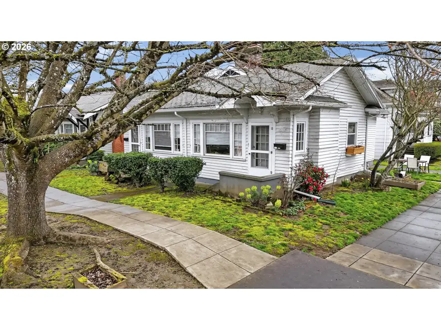 2202 NE Everett St, Portland, OR 97232 - #2