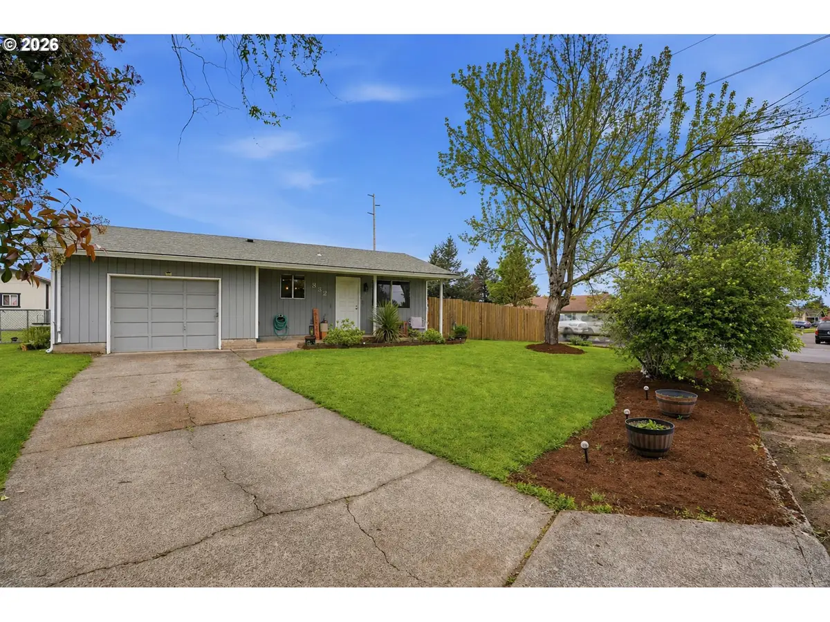 832 E 7th St, Molalla, OR 97038 - #1
