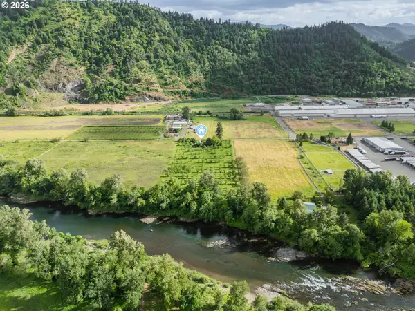 572 Dillard Gardens Rd, Winston, OR 97496