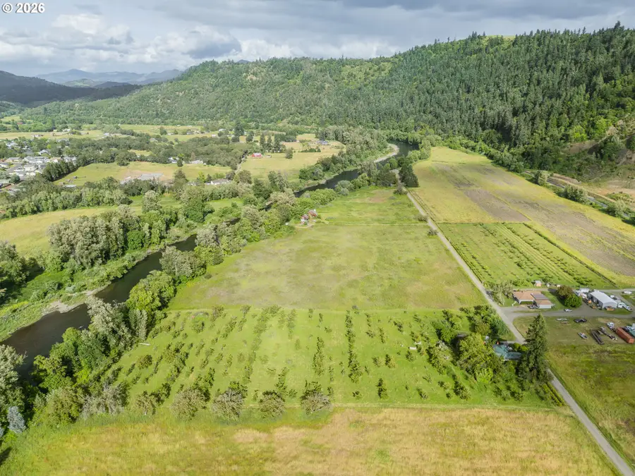 572 Dillard Gardens Rd, Winston, OR 97496 - #2
