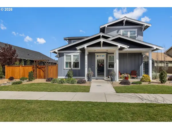 1733 NW Hemlock Ave, Redmond, OR 97756