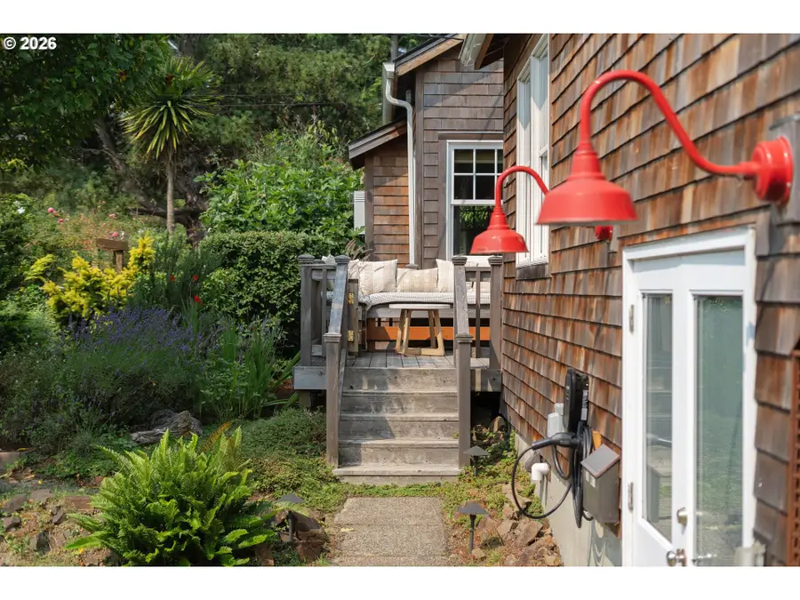 240 W 6th St, Cannon Beach, OR 97110 - #2
