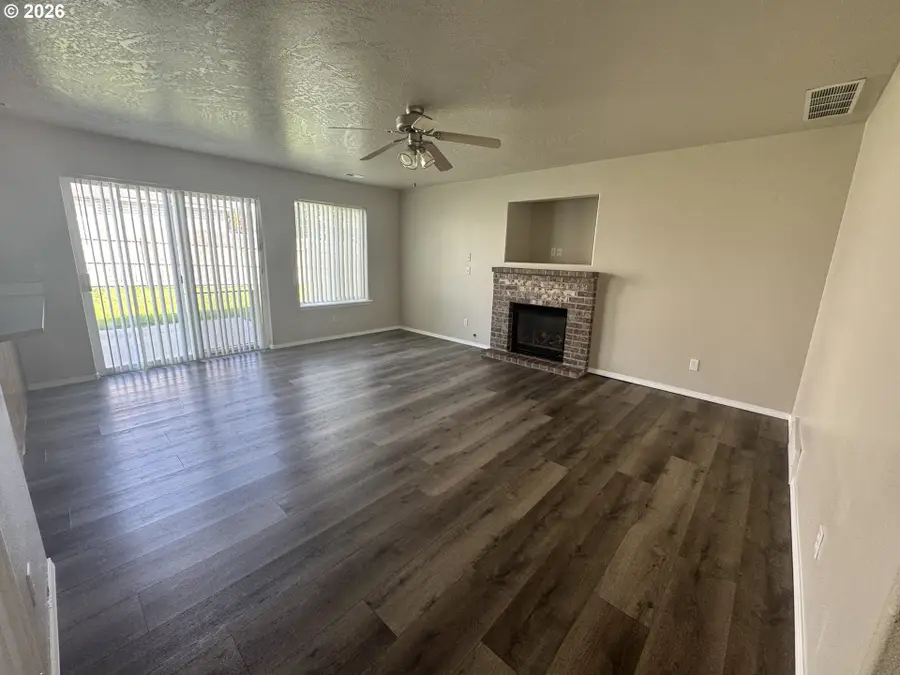 629 E Oregon Ave, Hermiston, OR 97838 - #2