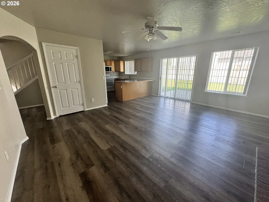 629 E Oregon Ave, Hermiston, OR 97838 - #3