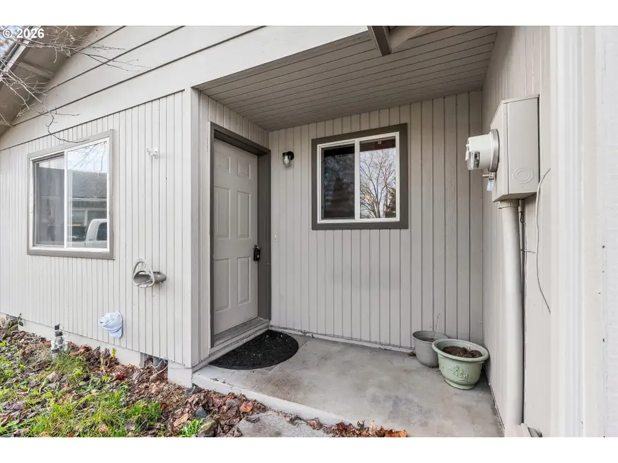 133 Edith Cir, Eagle Point, OR 97524 - Image #2