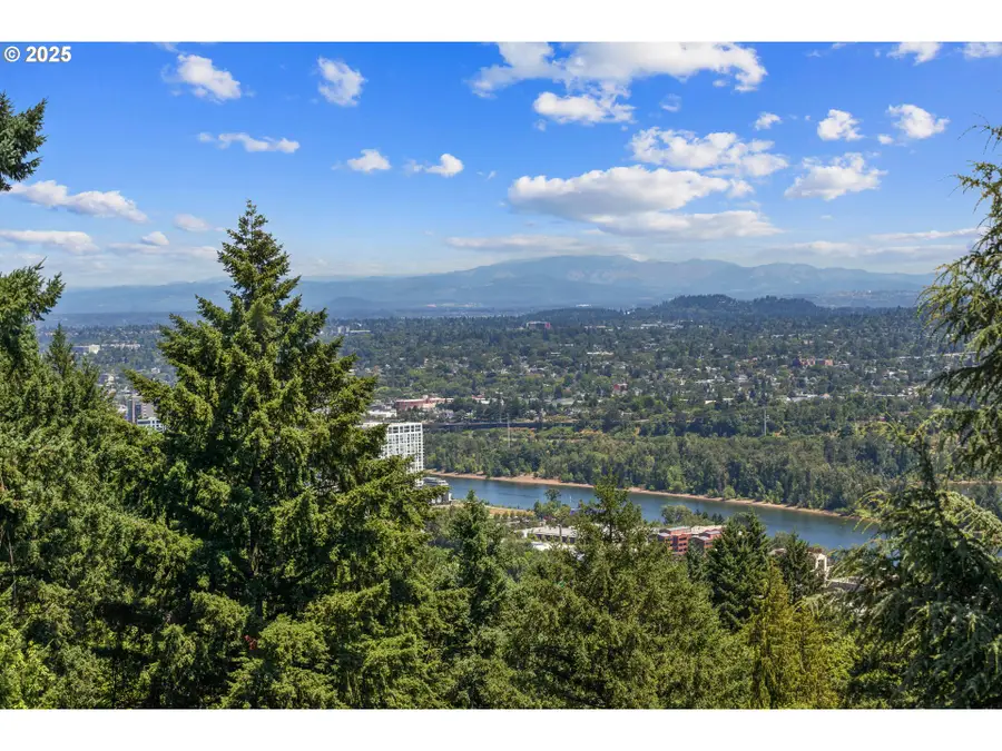 5570 SW Menefee Dr, Portland, OR 97239 - #2
