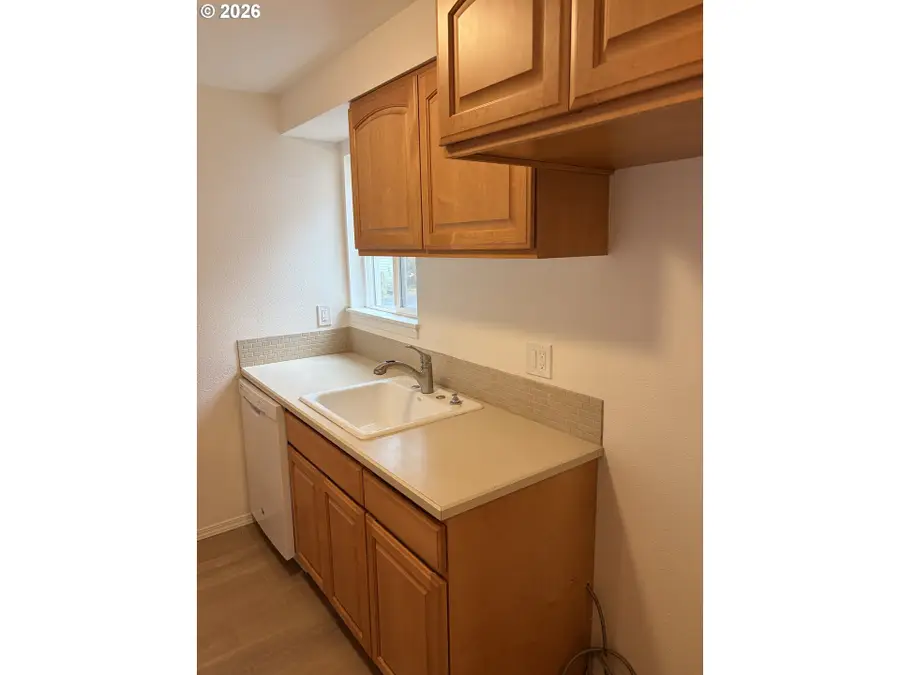 732 SE Rene Ave, Gresham, OR 97080 - Image #2