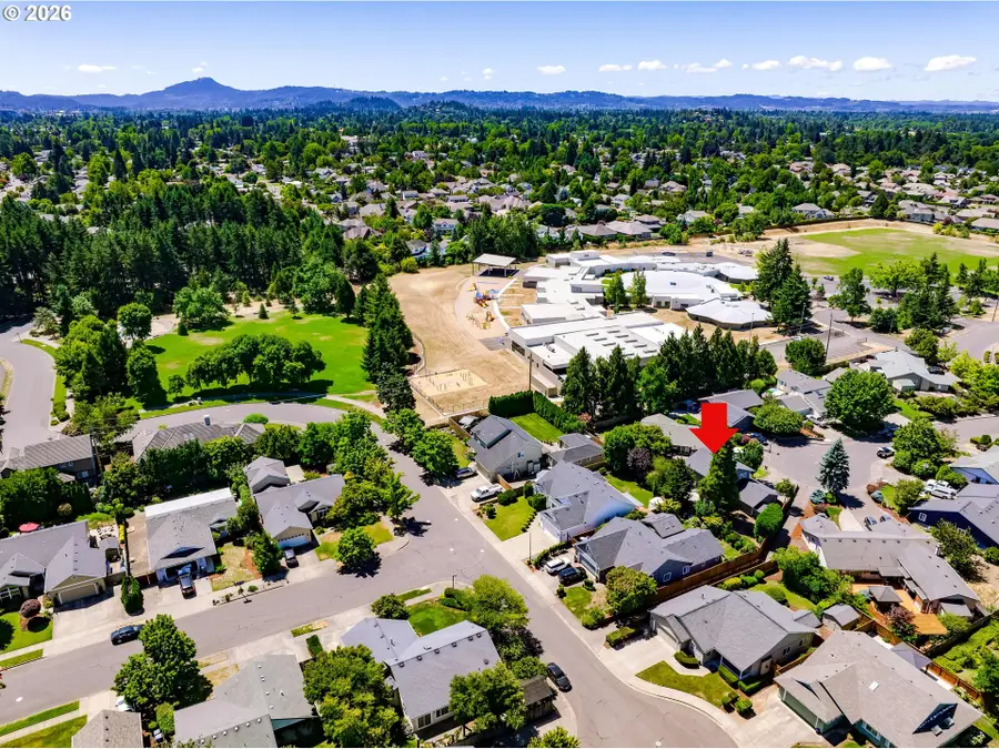 3325 Honeywood St, Eugene, OR 97408 - #3