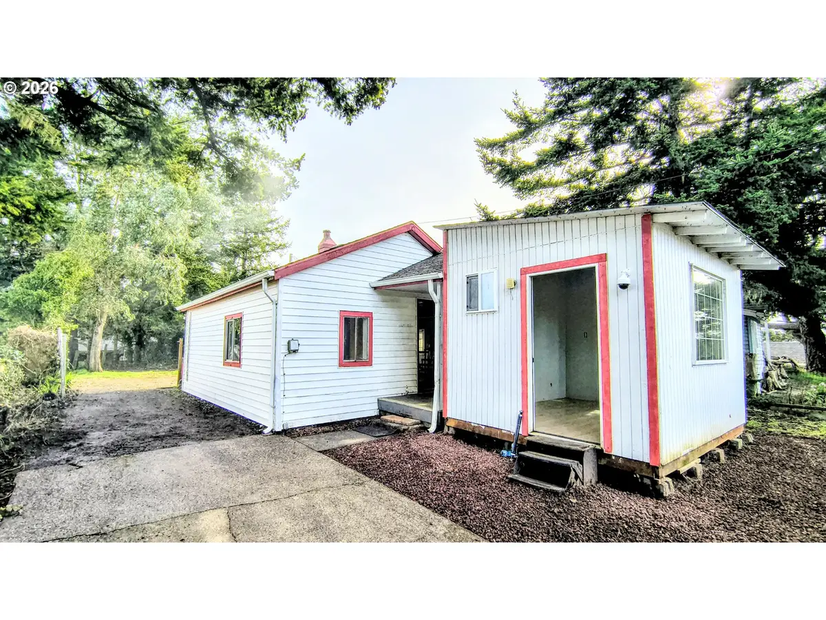 319 N Wall St, Coos Bay, OR 97420 - #1