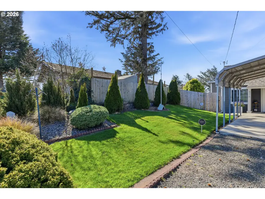 376 S Wall St, Coos Bay, OR 97420 - #2