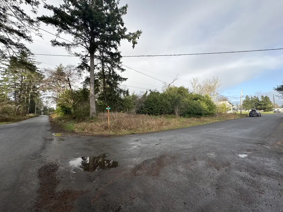 25502 Park Ave, Ocean Park, WA 98640 - #3