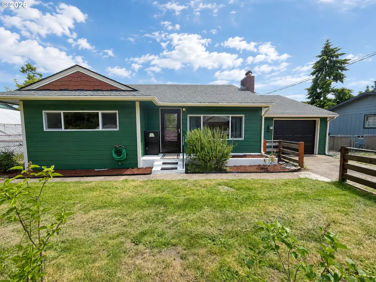 500 N 12th Ave, Kelso, WA 98626 - #1