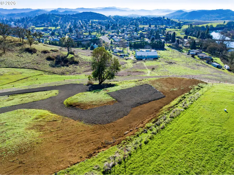 02 Palmdale Ave, Roseburg, OR 97471 - #2