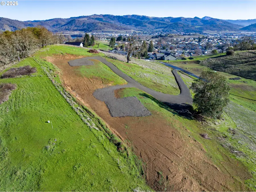 02 Palmdale Ave, Roseburg, OR 97471 - #3