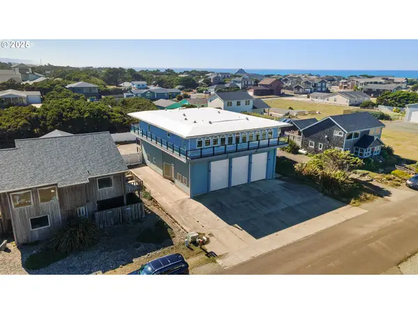 1257 7th St, Bandon, OR 97411