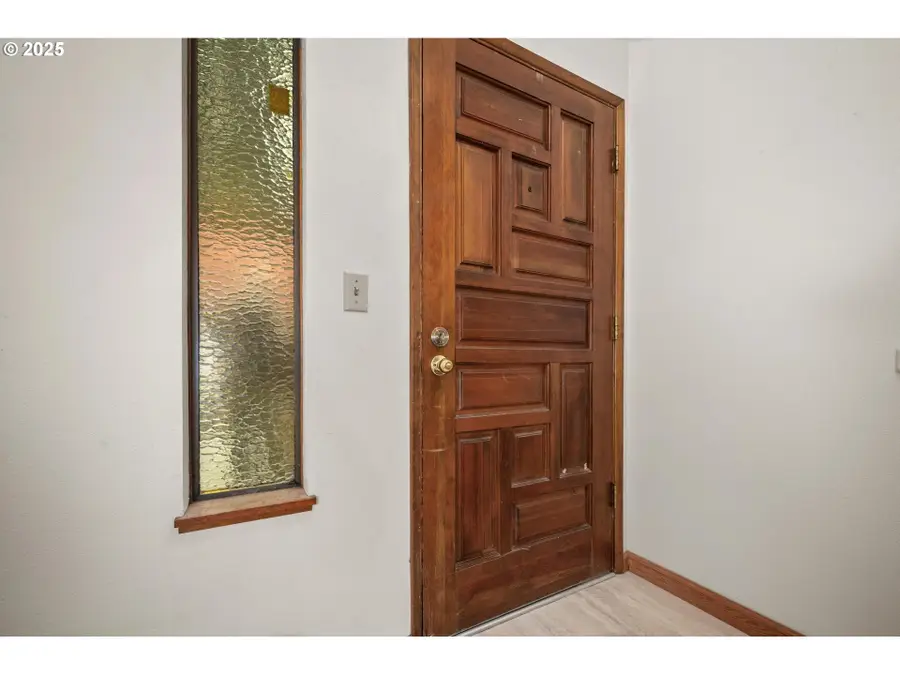 2802 Treetop Ln, Northwest Clackamas, OR 97068 - Image #3