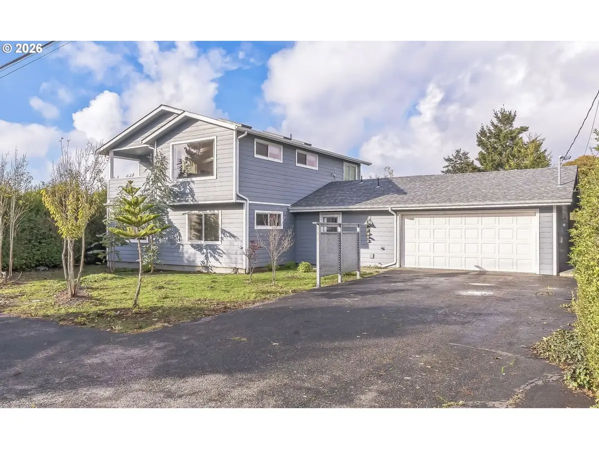 314 S Hazel St, Brookings, OR 97415 - #1