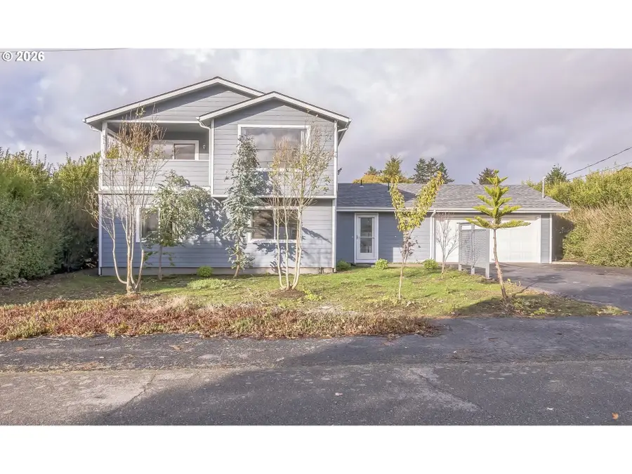 314 S Hazel St, Brookings, OR 97415 - #2