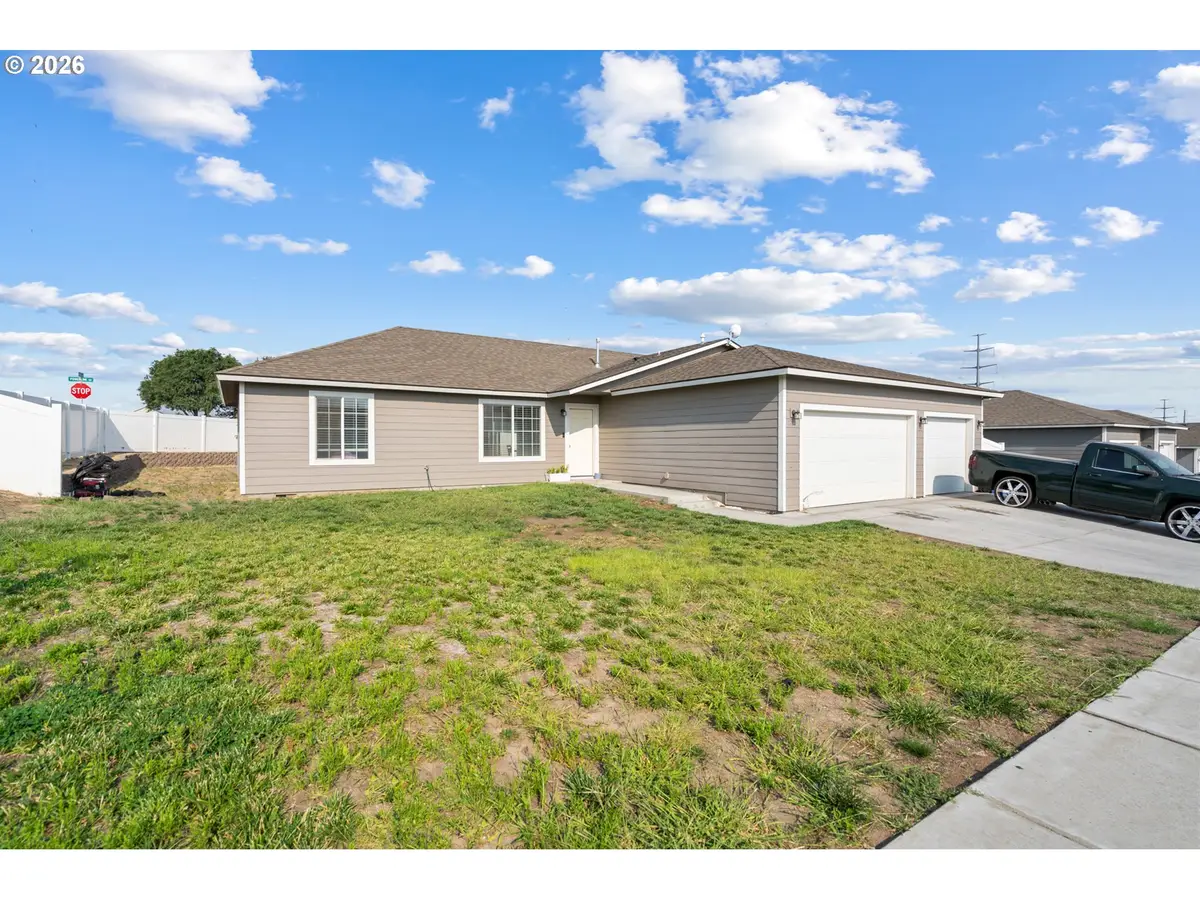 2734 Curlew St, Umatilla, OR 97882 - #1