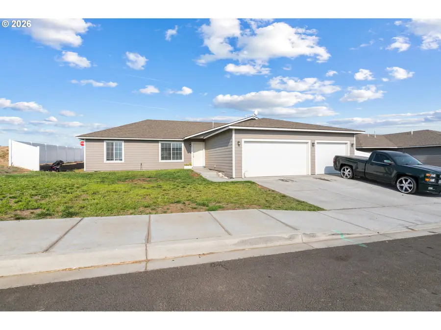 2734 Curlew St, Umatilla, OR 97882 - #3