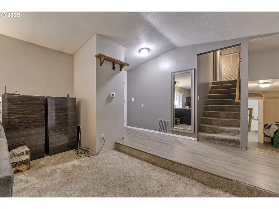 19820 NE Hassalo Ct, Portland, OR 97230 - Image #3