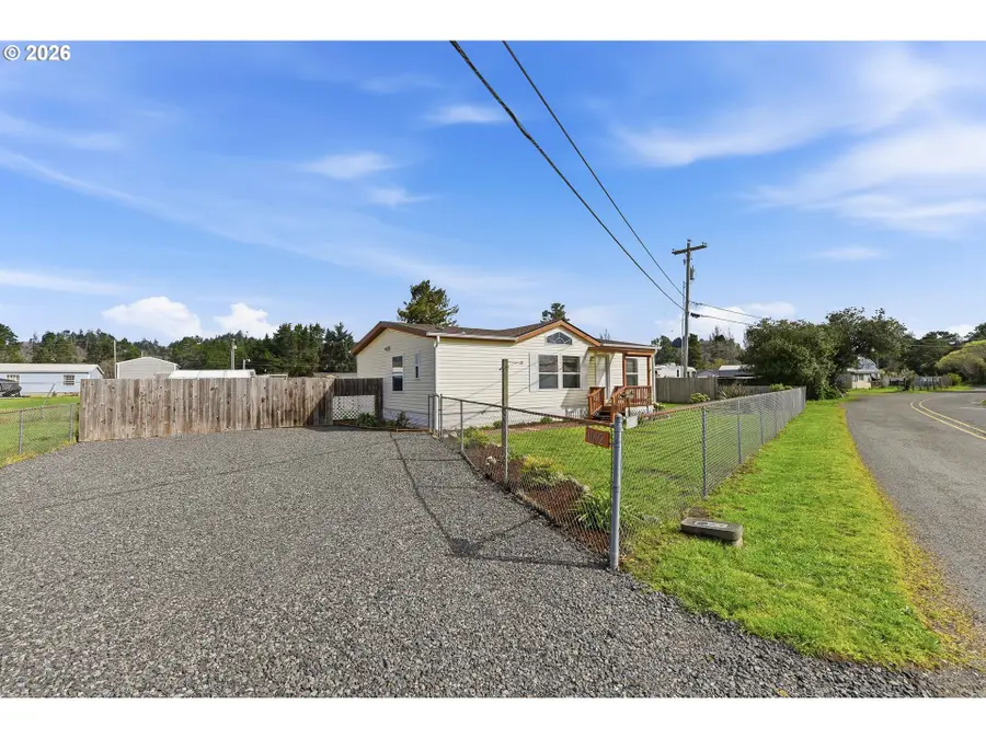 1002 Bowron Rd, Lakeside, OR 97449 - #2