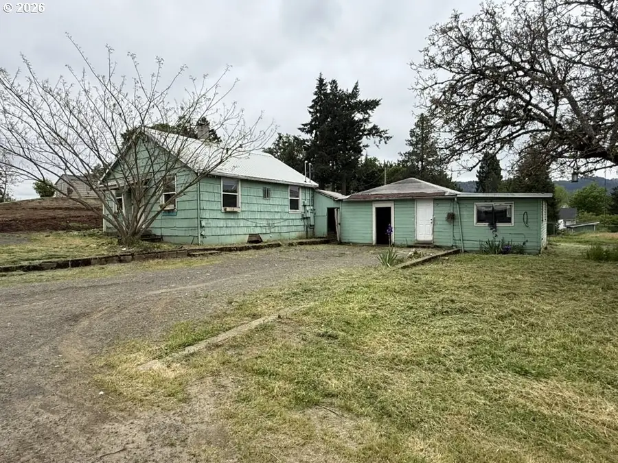1420 NW Grove St, Roseburg, OR 97471 - #2