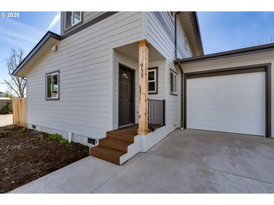 231/233 S 41st Pl, Springfield, OR 97478 - #3