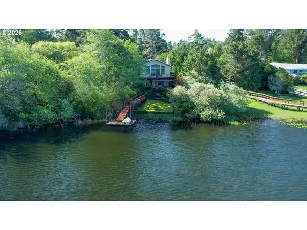 5577 S Shore Dr, Florence, OR 97439