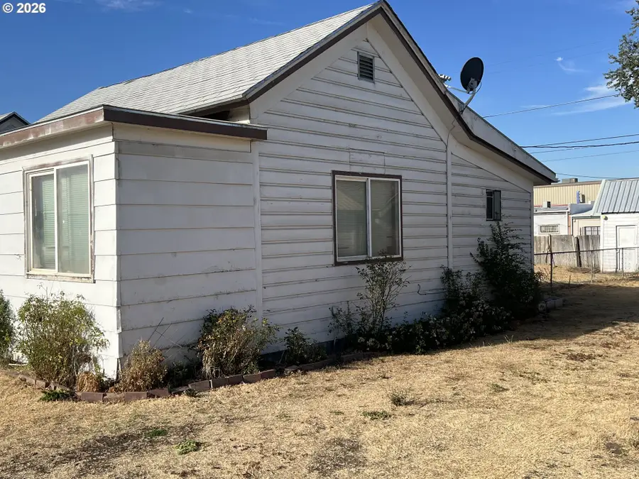 615 Robbins St, Milton Freewater, OR 97862 - #3