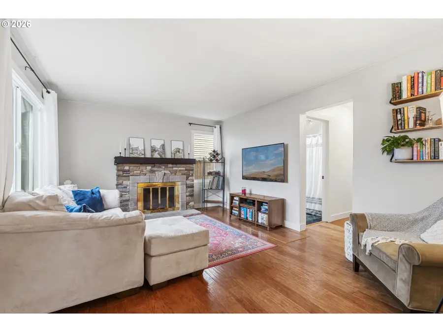 1620 E 13th Pl, The Dalles, OR 97058 - Image #2