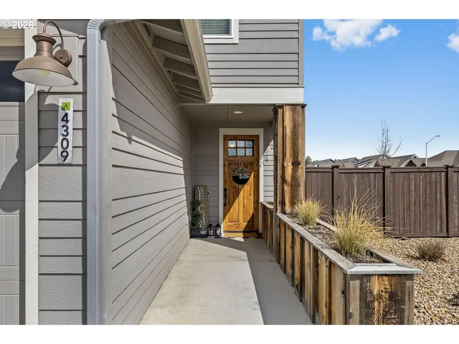 4309 SW Badger Creek Dr, Redmond, OR 97756 - #3