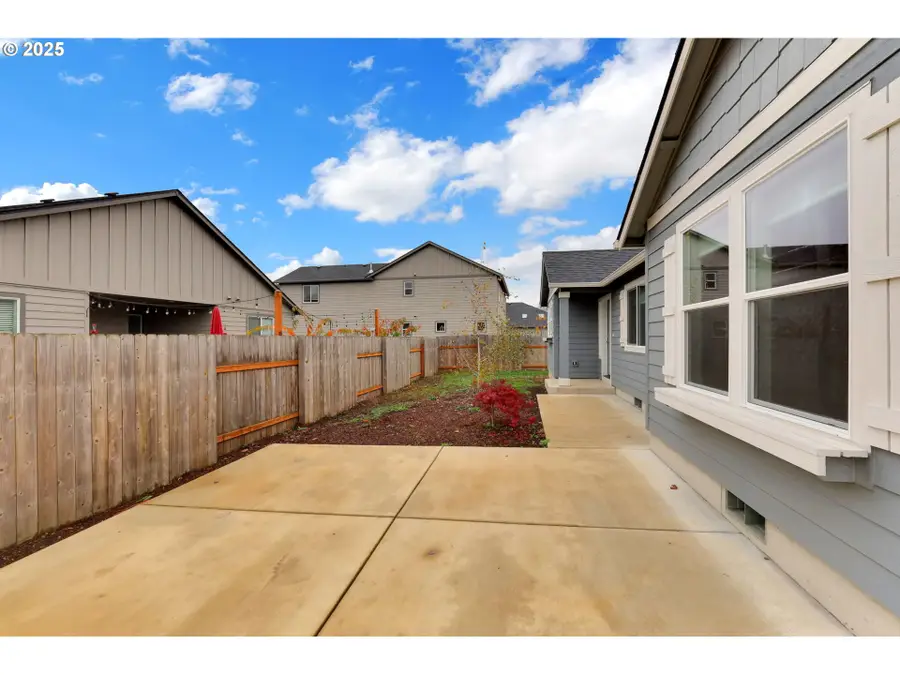 1632 Dotie Dr, Springfield, OR 97477 - Image #3