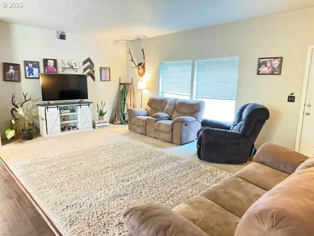 345 Debbie Ct, Glide, OR 97443 - Image #3