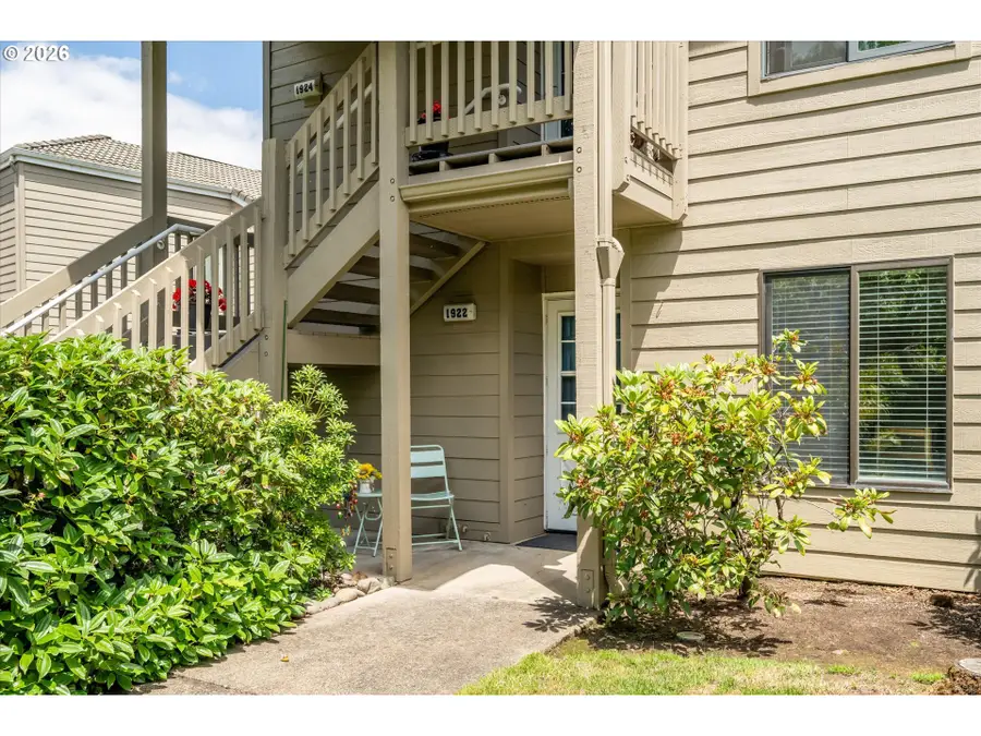 1922 Lake Isle Dr, Eugene, OR 97401 - #3