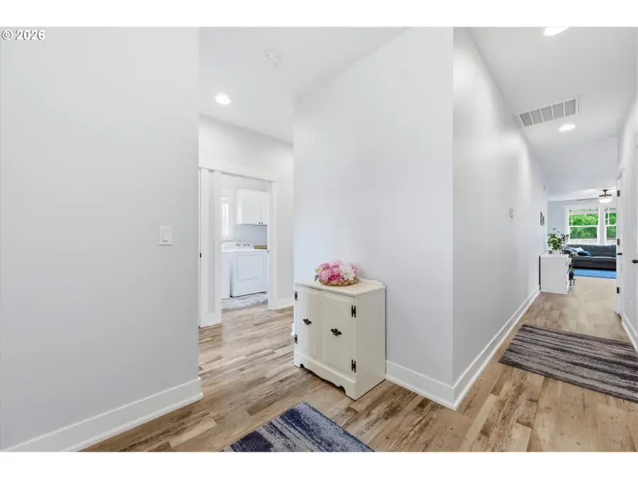 393 NW Denton Ave, Dallas, OR 97338 - #3