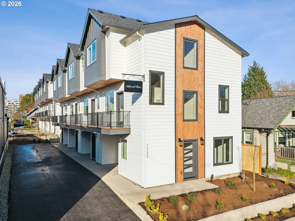 1724 SE Sherrett St, Portland, OR 97202 - #1