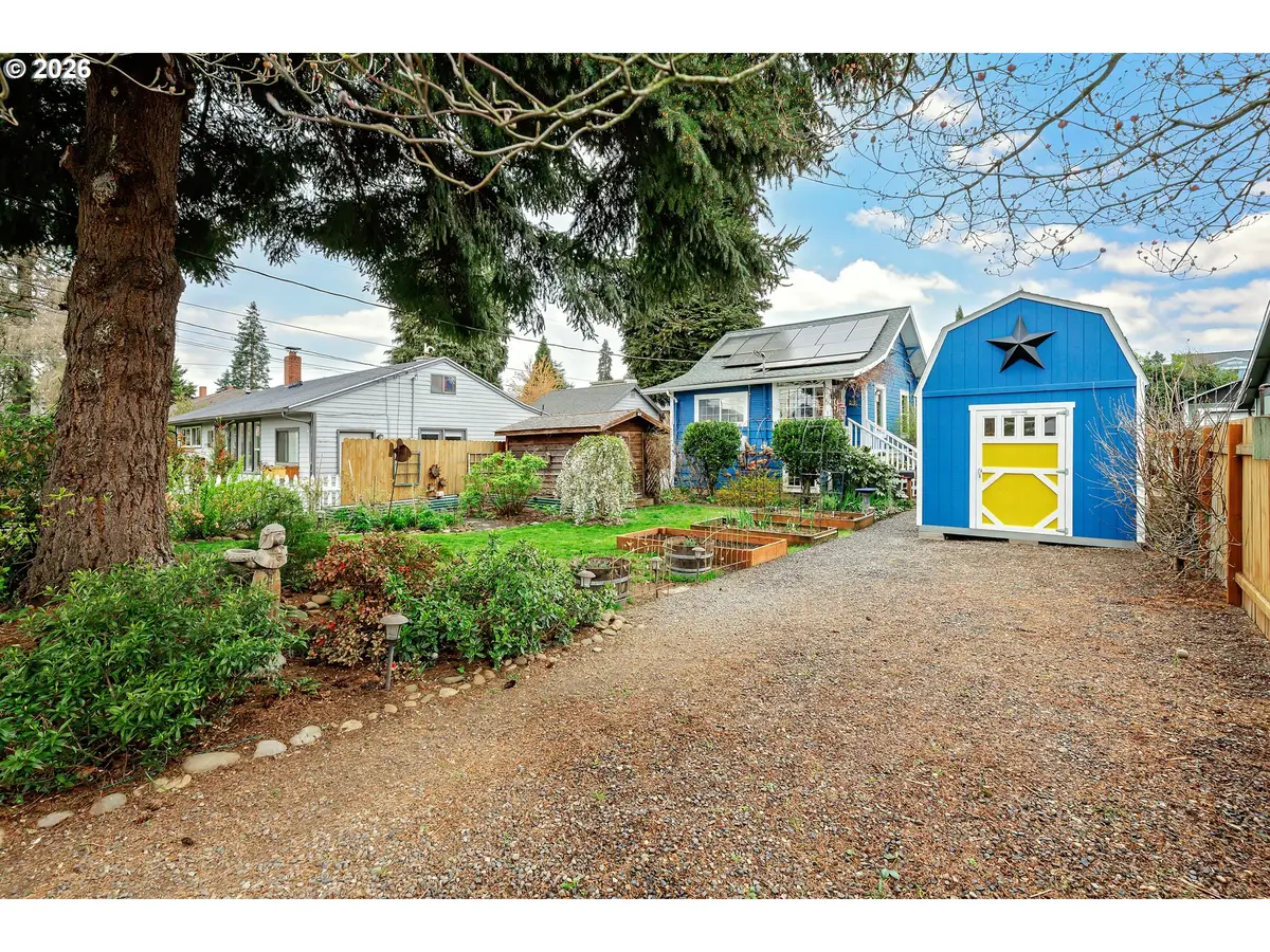 160 W Exeter St, Gladstone, OR 97027 - #1