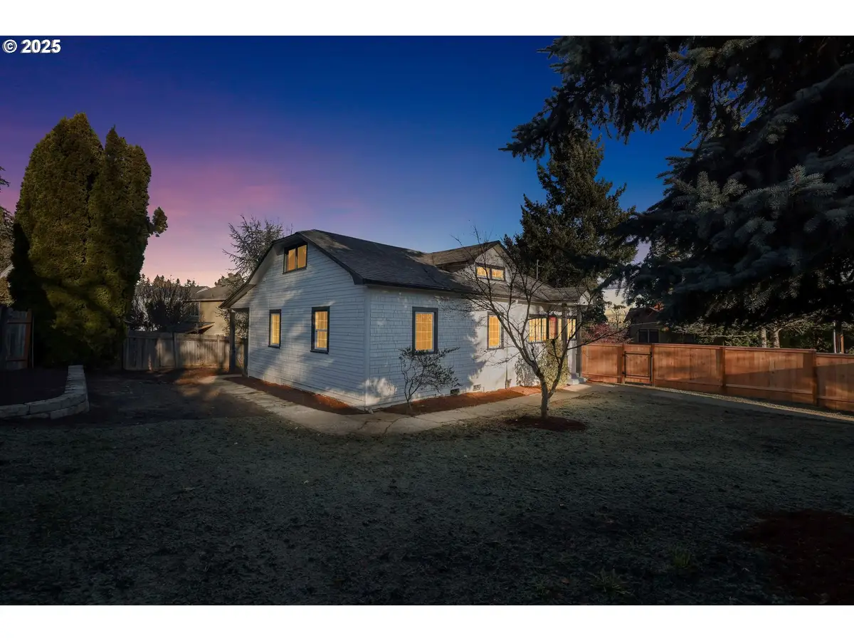 2325 Sunset Ave, West Linn, OR 97068 - Image #1