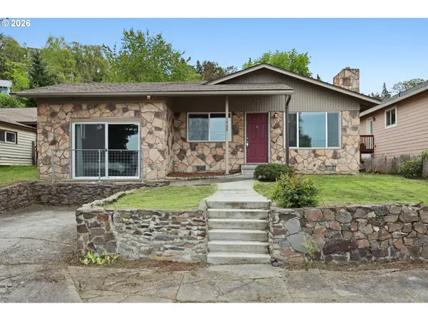 1408 E 15th St, TheDalles, OR 97058