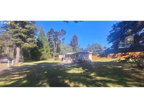 5425 Bay Berry Dr, Florence, OR 97439