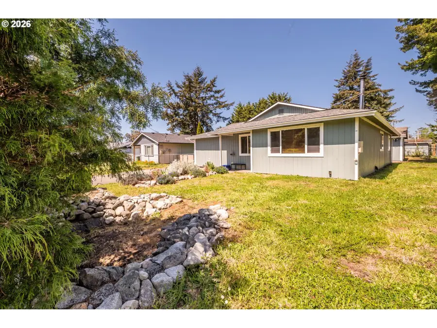 1135 1st St Ne, Bandon, OR 97411 - #2