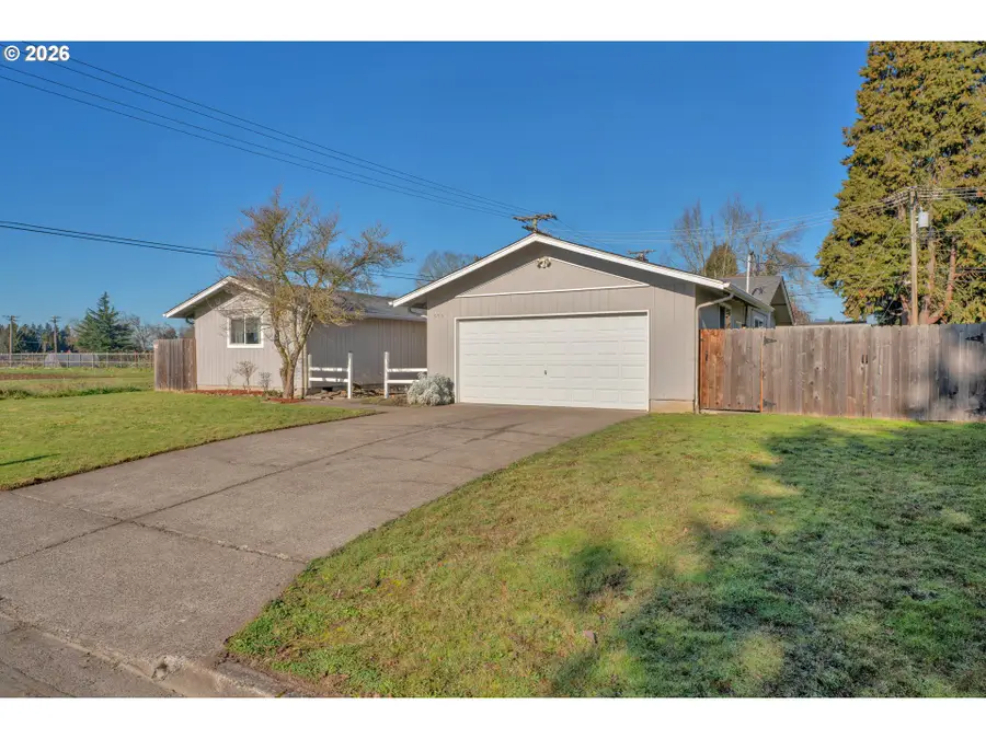 596 Pinedale Ave, Springfield, OR 97477 - Image #2