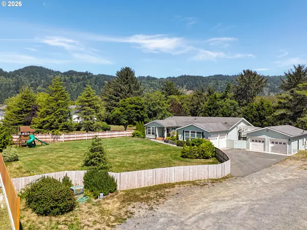 15618 Pedrioli Dr, Brookings, OR 97415