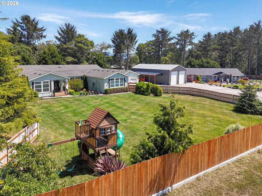 15618 Pedrioli Dr, Brookings, OR 97415 - #3