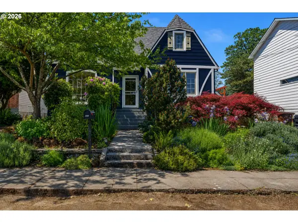 135 S 8th St, StHelens, OR 97051