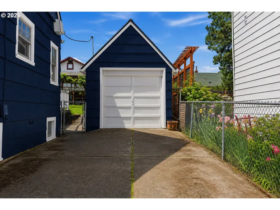 135 S 8th St, Saint Helens, OR 97051 - #3