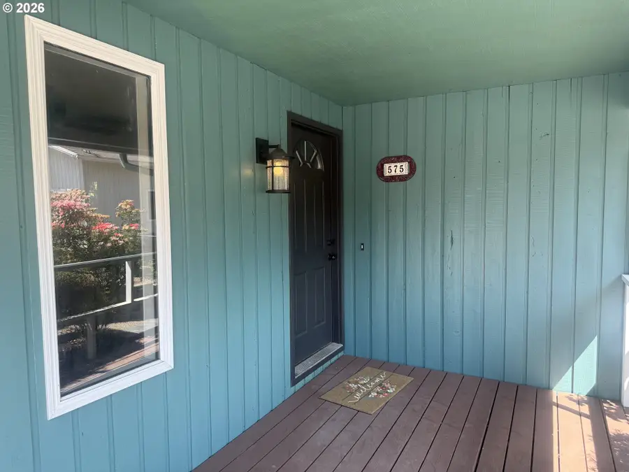 575 S 70th St, Springfield, OR 97478 - #2