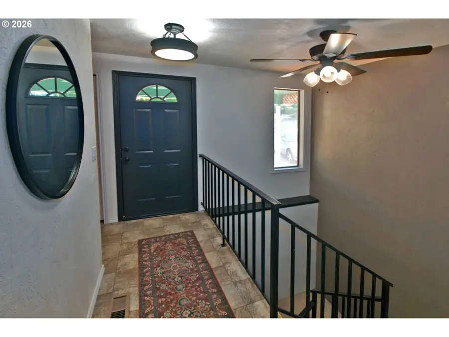 575 S 70th St, Springfield, OR 97478 - #3